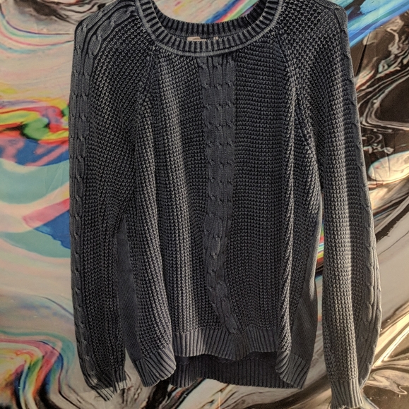 Light Knitted Sweater - Picture 2 of 3